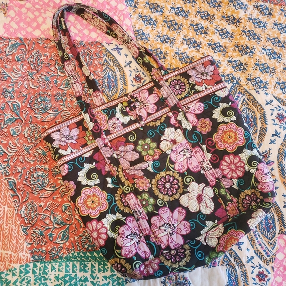 Vera Bradley Handbags - ❗VERA BRADLEY LARGE TOTE, FLOWERS